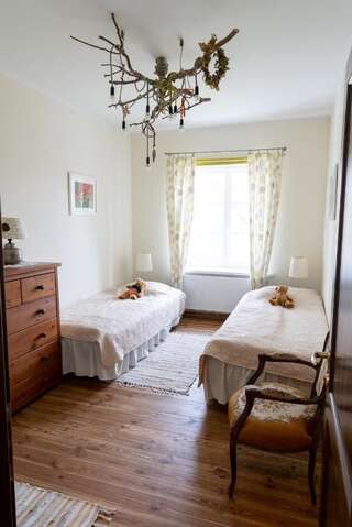 Проживание в семье Bear Manor Pāle Стандартный двухместный номер с 2 отдельными кроватями и общей ванной комнатой-19